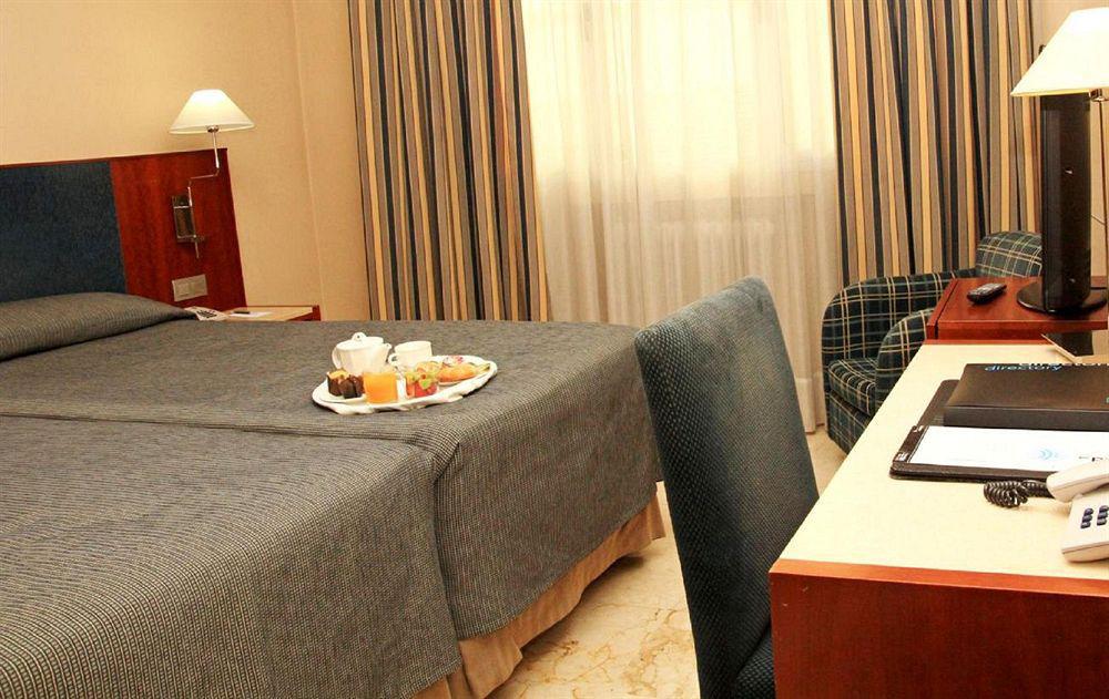 Nh Cordoba Califa Hotel Luaran gambar